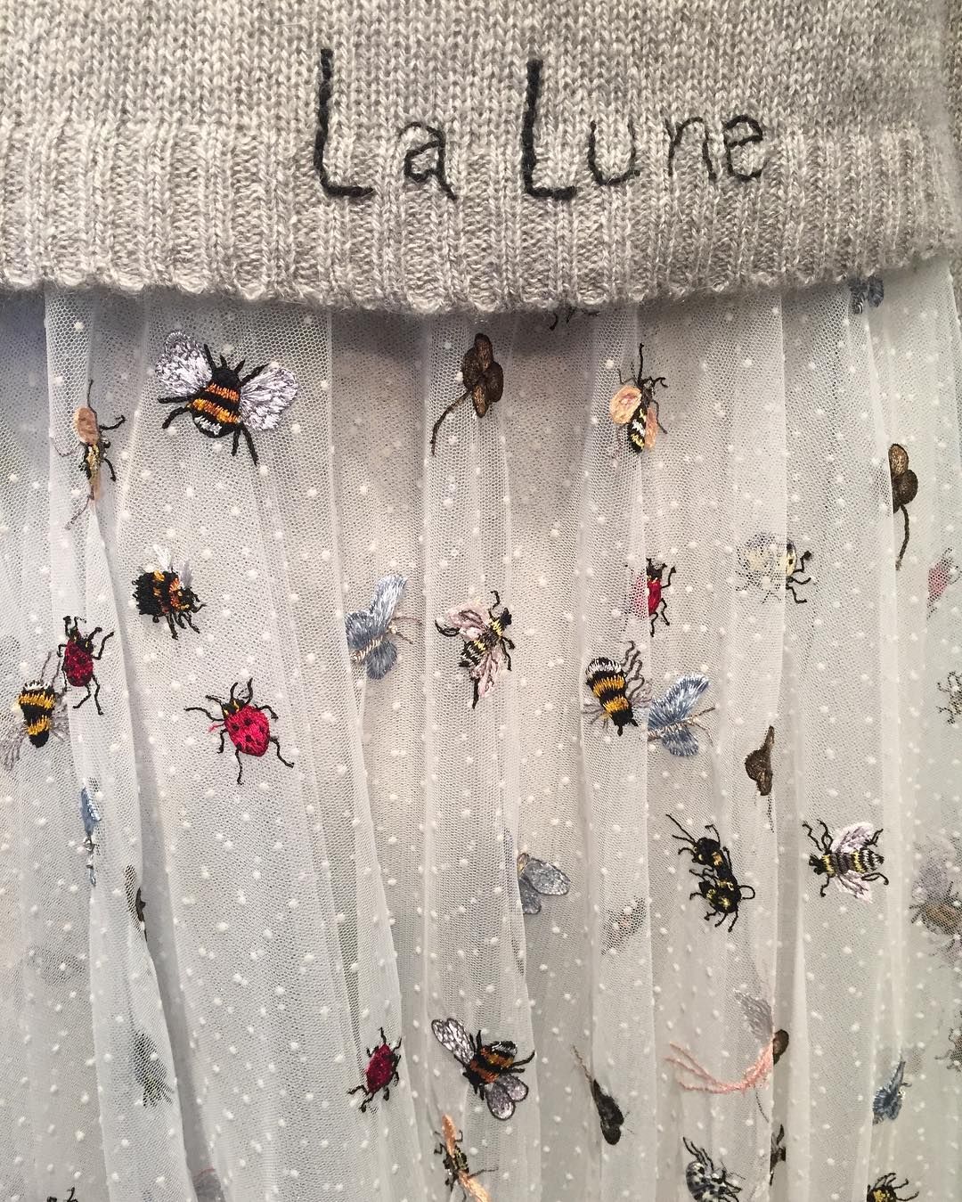 Dior Avenue Montaigne. Dior up close, via Cécile Narinx, Editor in Chief, Harpers Bazaar Netherlands. Insect & bees embroidery