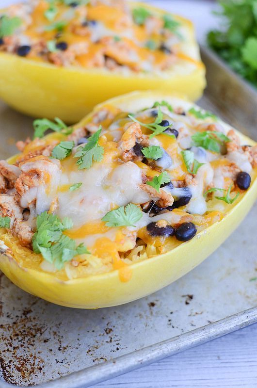 Enchilada Stuffed Spaghetti Squash – all the flavors of enchiladas inside a spaghetti squash! Healthy and delicious!