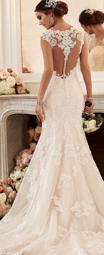 Find the Wedding Dress of your dream online, for your desired style: A-Line, Ball Gown, Mermaid, Princess, Beach, Plus Size,