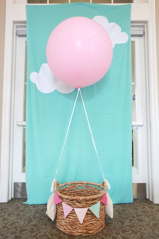 Kids Party Photobooth Idea (a Hot Air Balloon!) | via Anna Gonda Photography