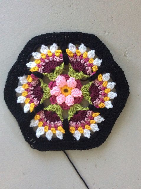 Ravelry: Project Gallery for Fridas Flowers Blanket pattern by Jane Crowfoot …