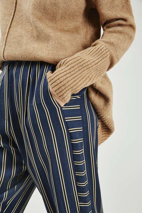 Take notes from the boys with these mensy-fit trousers. A relaxed silhouette with a focus on the cropped leg, they feature