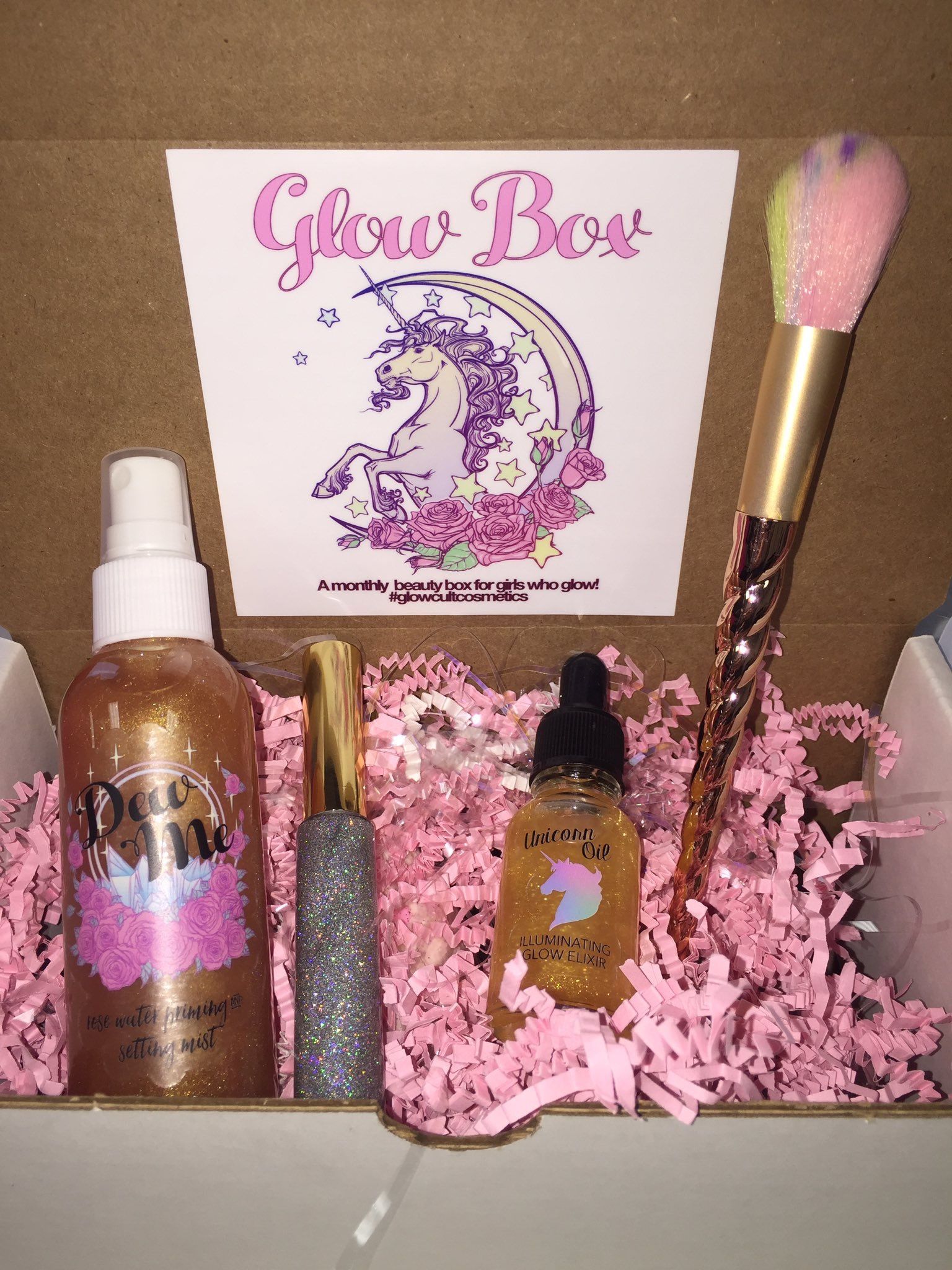 The GlowBOX is a beauty box for girls that glow! Each month we curate the best in cosmetics and beauty and ship them directly to