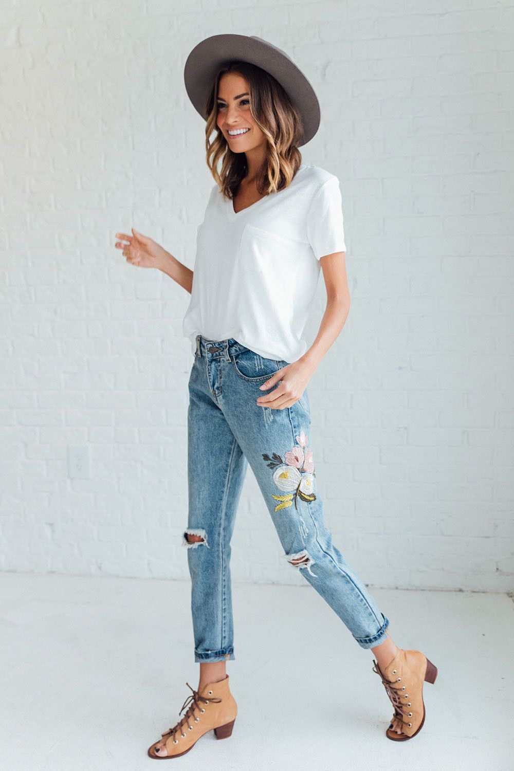 DETAILS: – Distressed jean with embroidered detailing – From Zaras basic denim line – Run very small! – Small = Size 0-2 – Medium