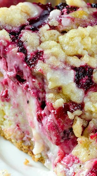Raspberry Cream Cheese Coffee Cake ~ Moist and buttery cake, creamy cheesecake filling, juicy raspberries and crunchy streusel