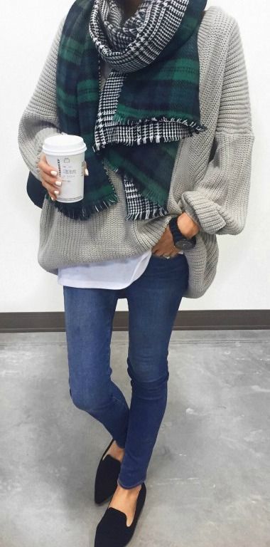 This comfy sweater and scarf combo is perfect for traveling in the fall/winter. Looking for more? Check www.travelfashion…