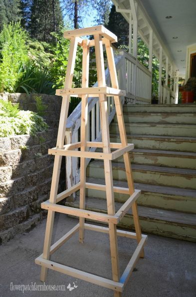 Easy DIY garden obelisk. Great for flowering vines or beans. Gonna do it!