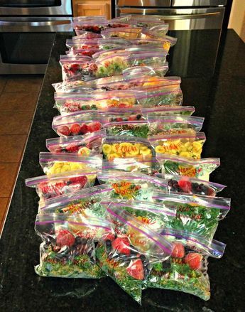 Frozen Smoothie Packs – Must try this to save time and save all those fruits and veggies that go bad when I dont make that