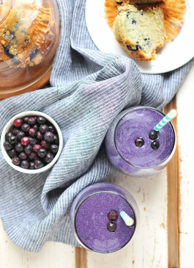 Just like your favorite baked good, but in smoothie form! | vegan smoothies | easy smoothie recipes | blueberry muffins