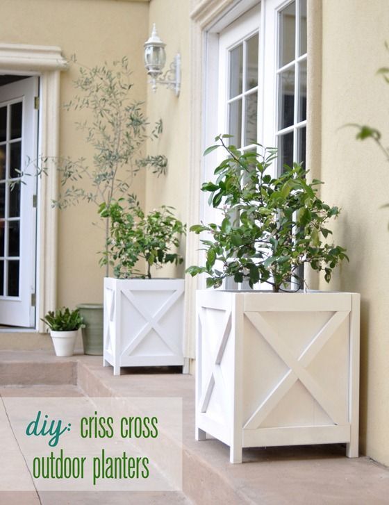 Need some curb appeal? Love these simple diy criss cross planters. Via Centsational Girl