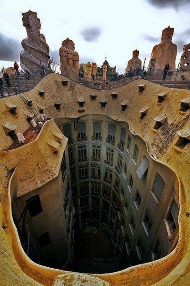 One of the Strangest Buildings in the World – La Pedrera, Spain