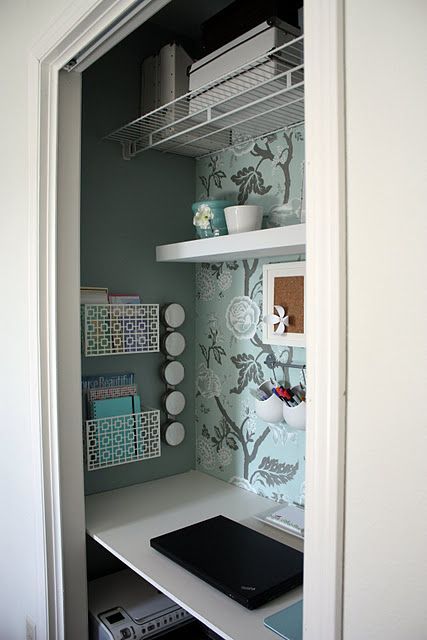 Closet office. I could really, really use this in my tiny bedroom! But then I would have nowhere to put my clothes…hm…