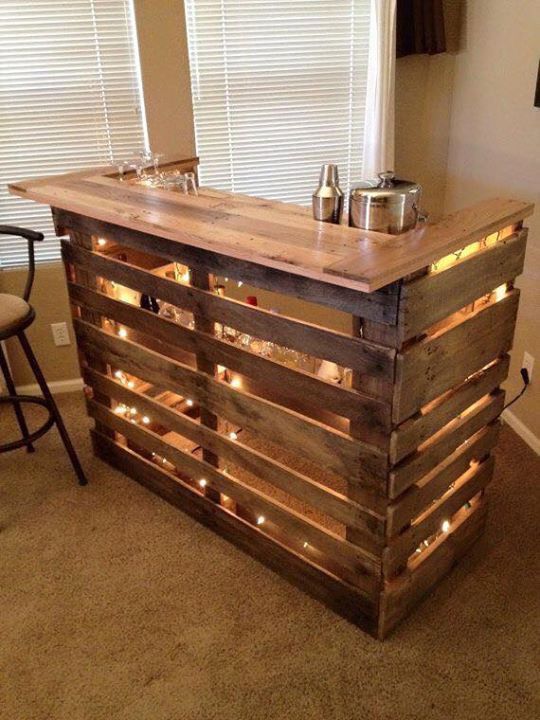 Decorate your Home Bar on a budget with this DIY Pallet Bar. Kinda would be cool in the backyard area