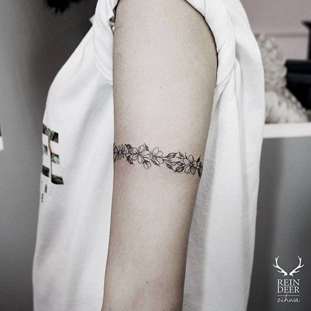 Floral armband tattoo. Tattoo artist: Zihwa