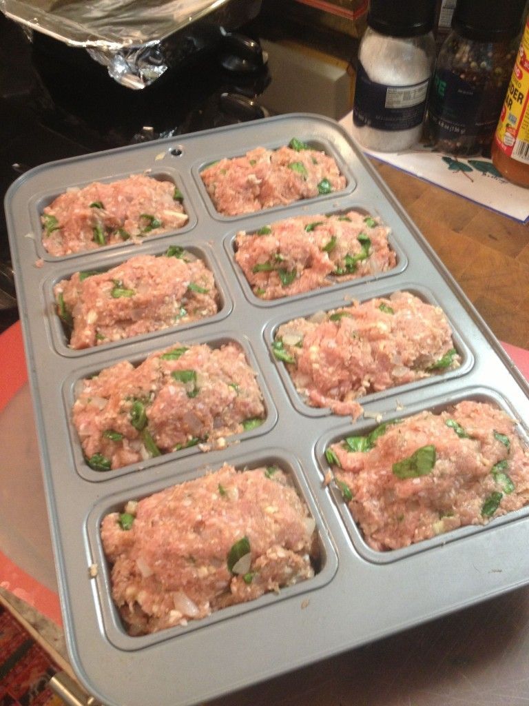 Mini Meatloaf // totally adorable and easy to freeze for quick and healthy meals #casserole