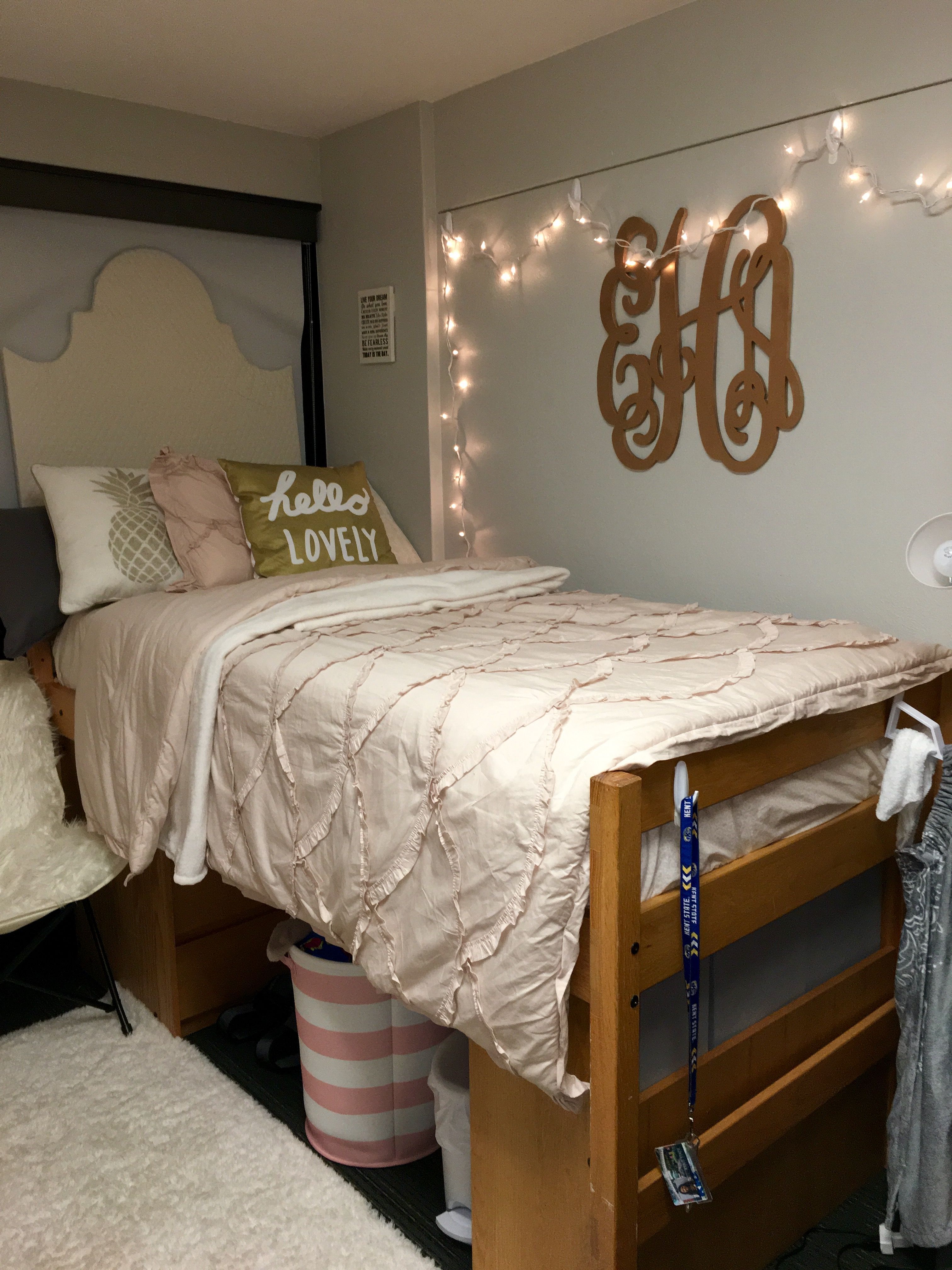 Pink and gold dorm room – Kent State University