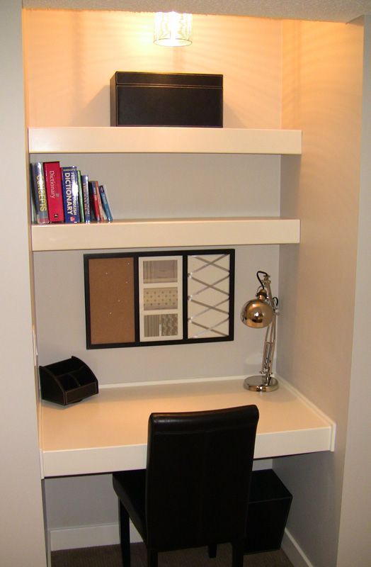 Small built in desk – This would be awesome in the office!