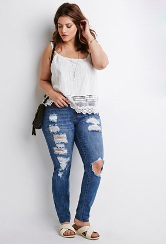 White top – distressed denim jeans and slip on footbed sandals