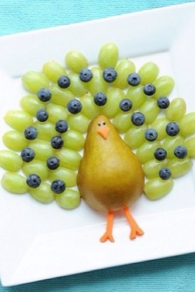 An Easy Thanksgiving Fruit Turkey That Can Be Made With Your Children During The Thanksgiving Break From School – This Would Make