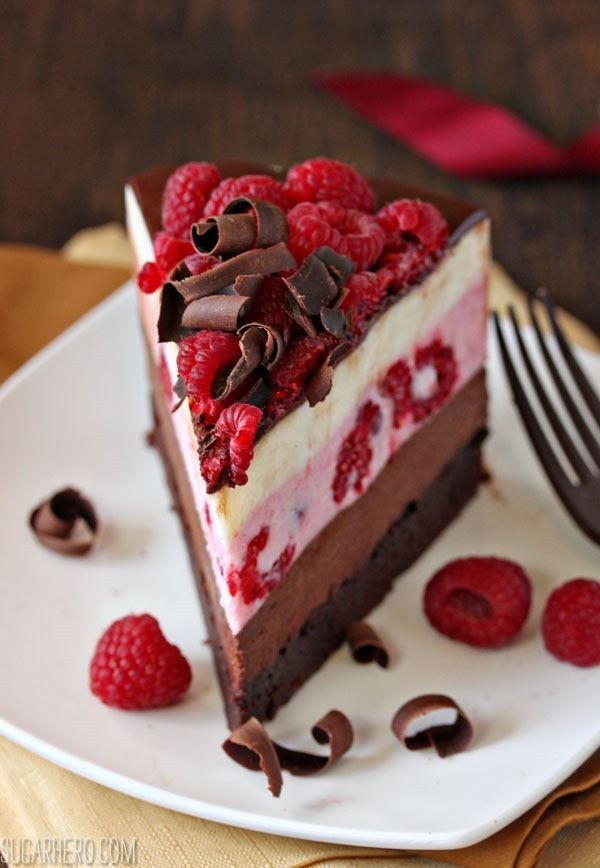 Chocolate Raspberry Mousse Cake – such an elegant dessert and just perfect for the holidays! #cake_recipes_fruit