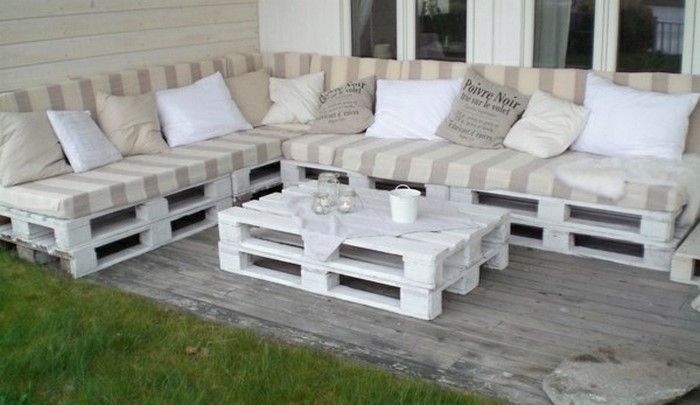 diy-garden-furniture-stylish-sofa-from-pallets-table