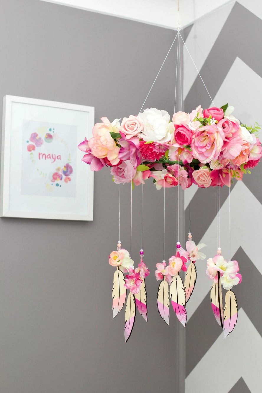 Floral mobile/ love the flowers above the feather dream catcher mobile!Beautiful..