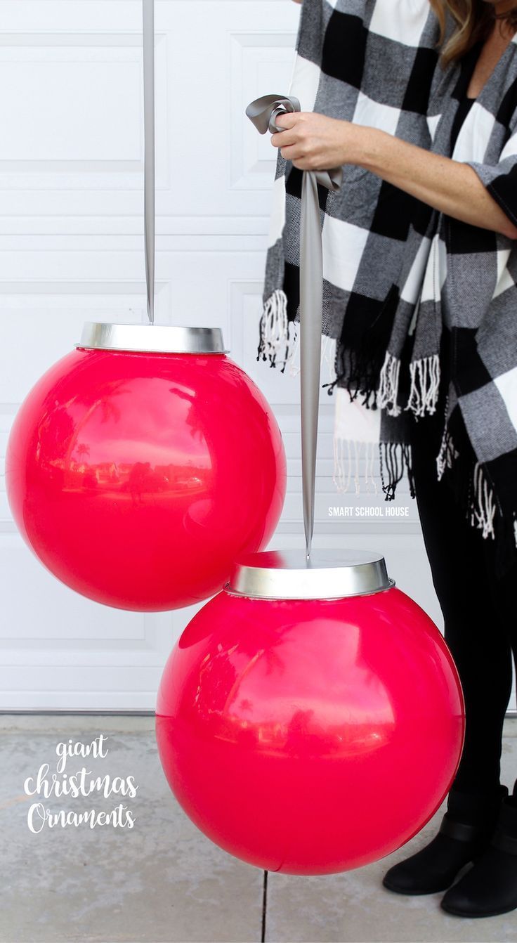 Kids play balls and a cake pan from the dollar store! Bring in the Holidays with these GIANT CHRISTMAS ORNAMENTS for your home!