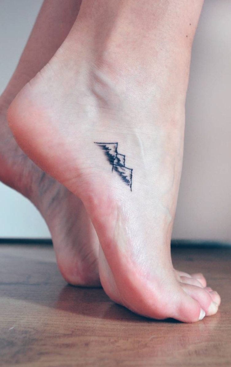 Mountains – minimalist tattoo