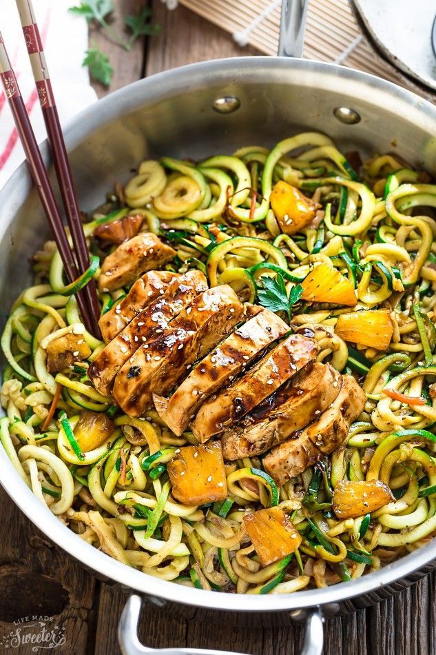 One Pan Teriyaki Chicken Zoodles {Zucchini Noodles} is the perfect easy low carb weeknight meal! Best of all, it takes only 30