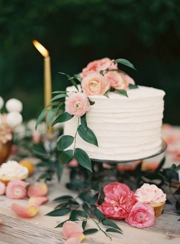 one tiered wedding cakes | Single Tier Wedding Cakes to ADORE via @Giselle Sayers Wed