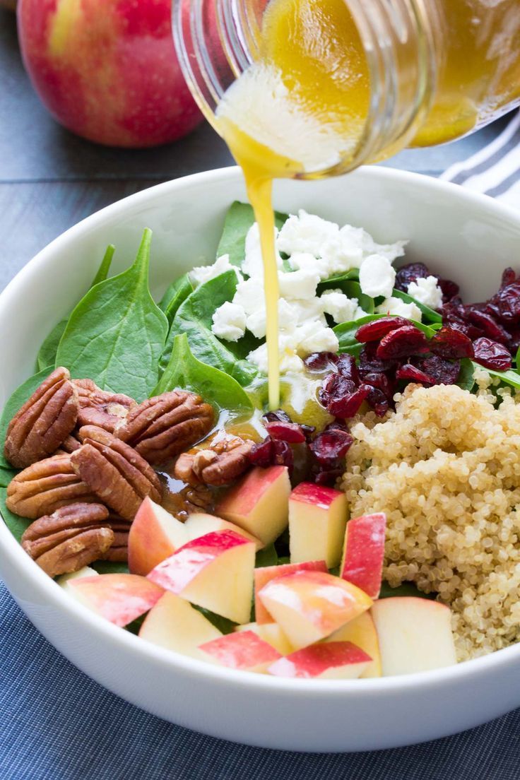 Spinach and Quinoa Salad with Apple and Pecans. SO FULL OF FLAVOR! My favorite healthy lunch and dinner side dish! |