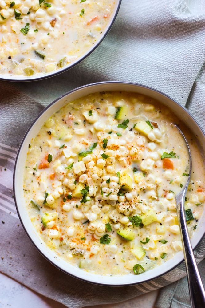 Summer Fresh Corn and Zucchini Chowder – the BEST healthy chowder! At only 173 calories, NO flour, NO heavy cream |