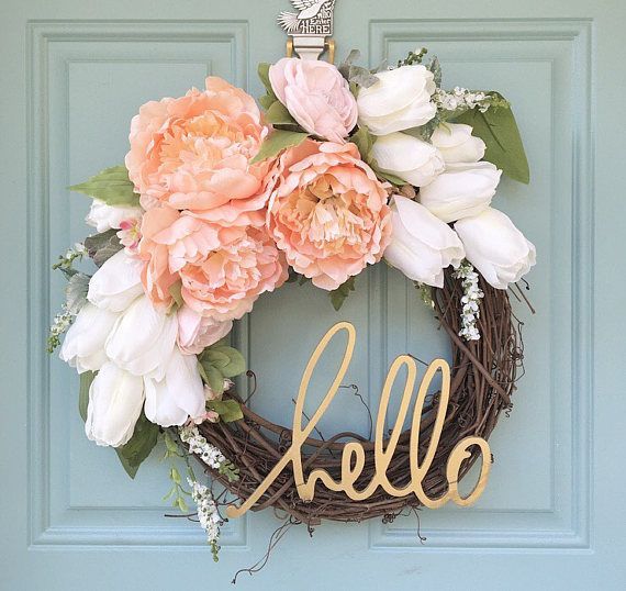 This beautiful blush and gold wreath is a MUST HAVE for the upcoming spring season! (Or ANY season!) Featuring white tulips and