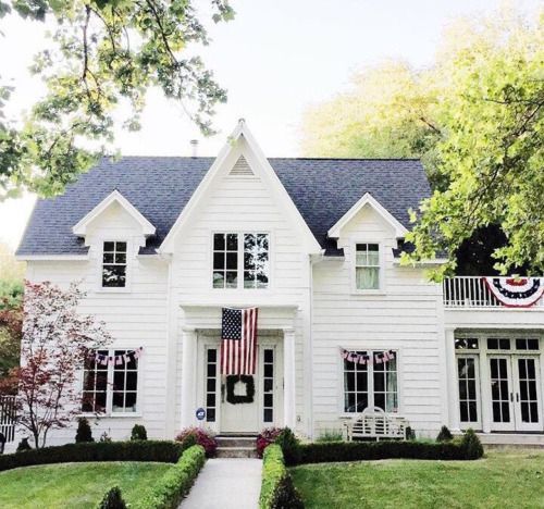 This is exactly what I want my future home to look like. Classic American style. #preppy_style_decor