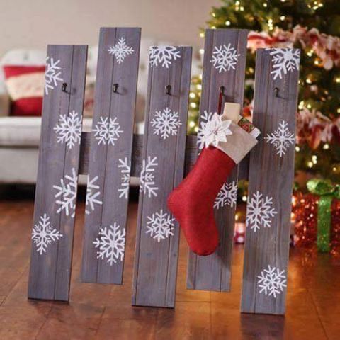 Wood Pallet Stocking Holder – How cute to make yourself!