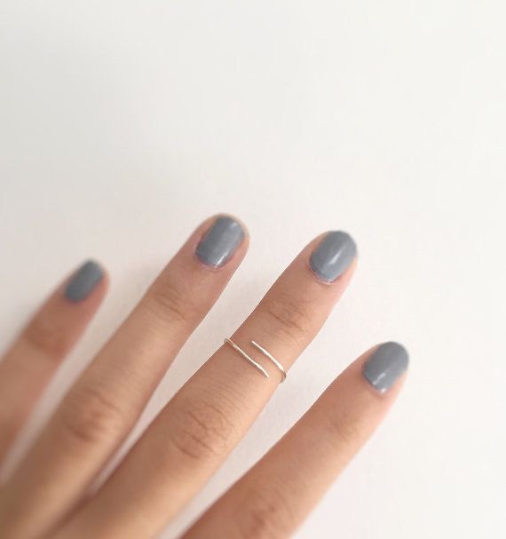 A refined equal sign midi ring.