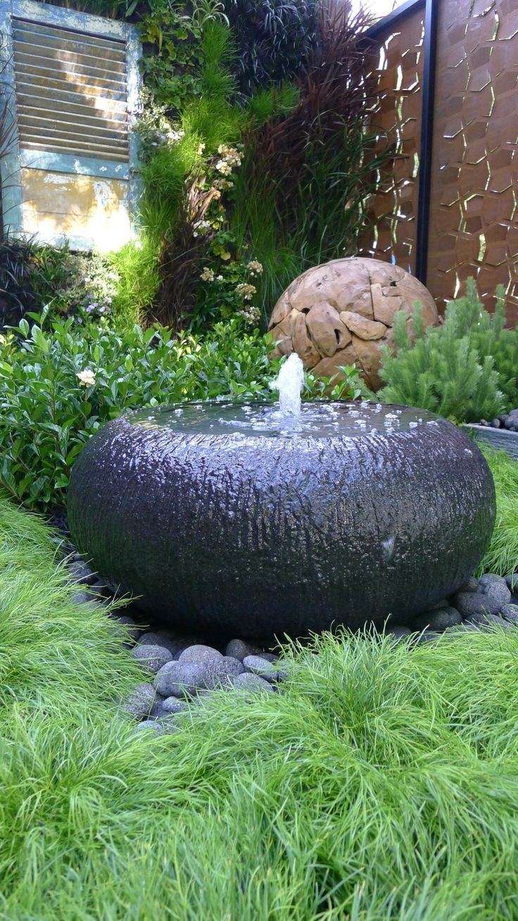 Bubbling water fountain