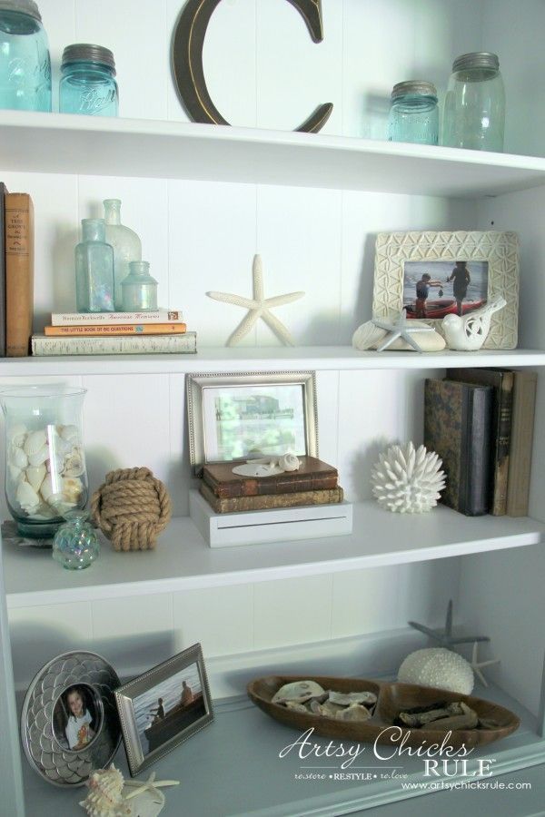 Coastal Styled Bookshelves (how to style shelves)