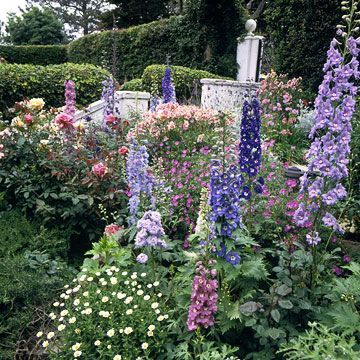 Cotswold Cottage gardens.  This is on the list of places to visit when mom & dad come!!
