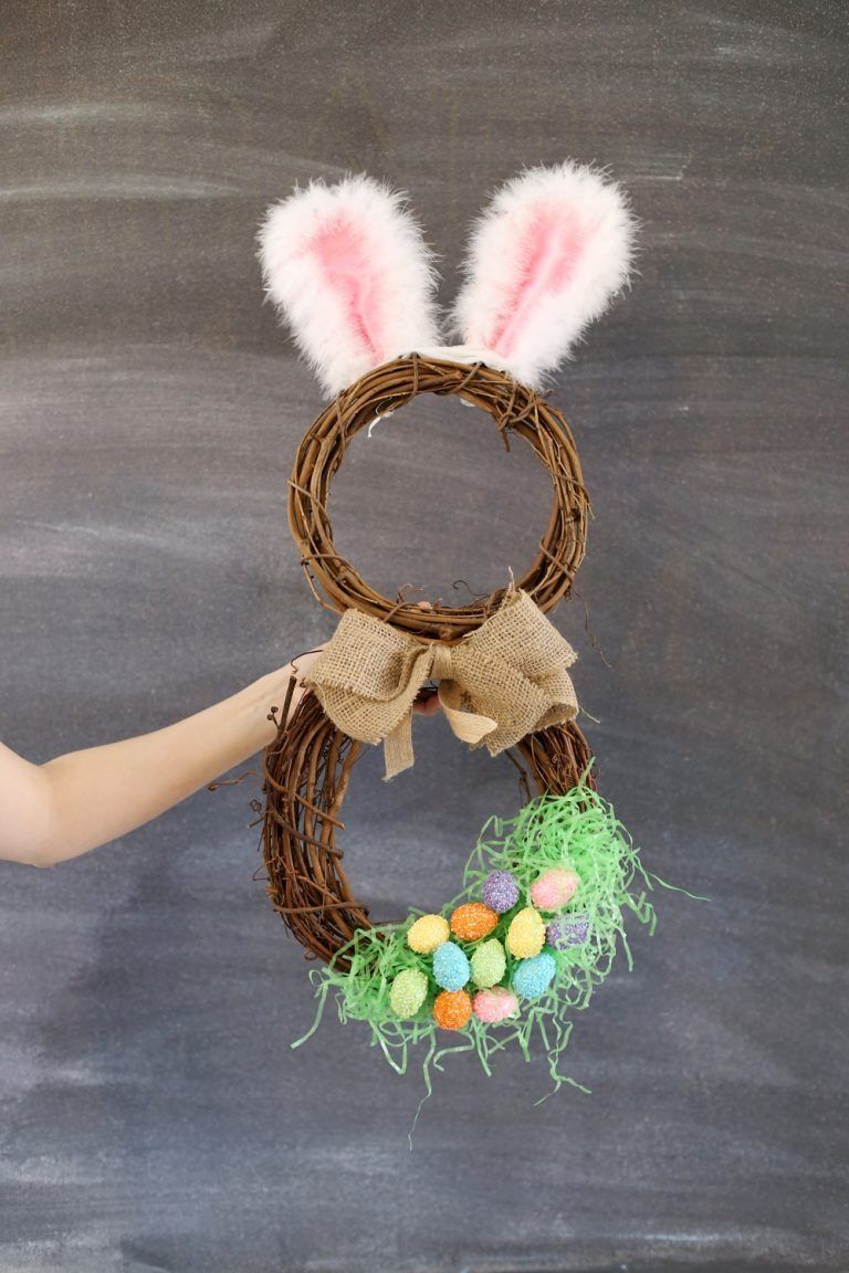 DIY easter bunny wreath idea from MichaelsMakers  Sugarbee Crafts