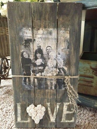 FAMILY PHOTOS ON SHABBY PALLET -   Ideas for Photo Transfer Projects