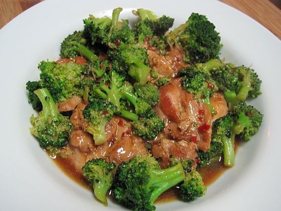 Chicken & Broccoli: 4 chicken breasts, 4 cups broccoli, 2 cloves garlic, 3/4 c beef broth, 1 T oyster sauce, 1 t soy sauce, 1/2 t