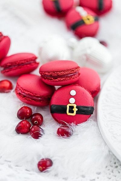 Christmas Cranberry Macarons – Christmas Cookies That Are Almost Too Pretty To Eat – Photos