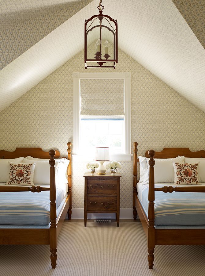 Cottage decor: Bedroom | Katie Ridder