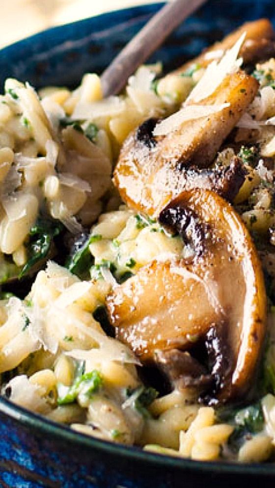 CREAMY MUSHROOM AND SPINACH ORZO (RISONI) (ONE POT)