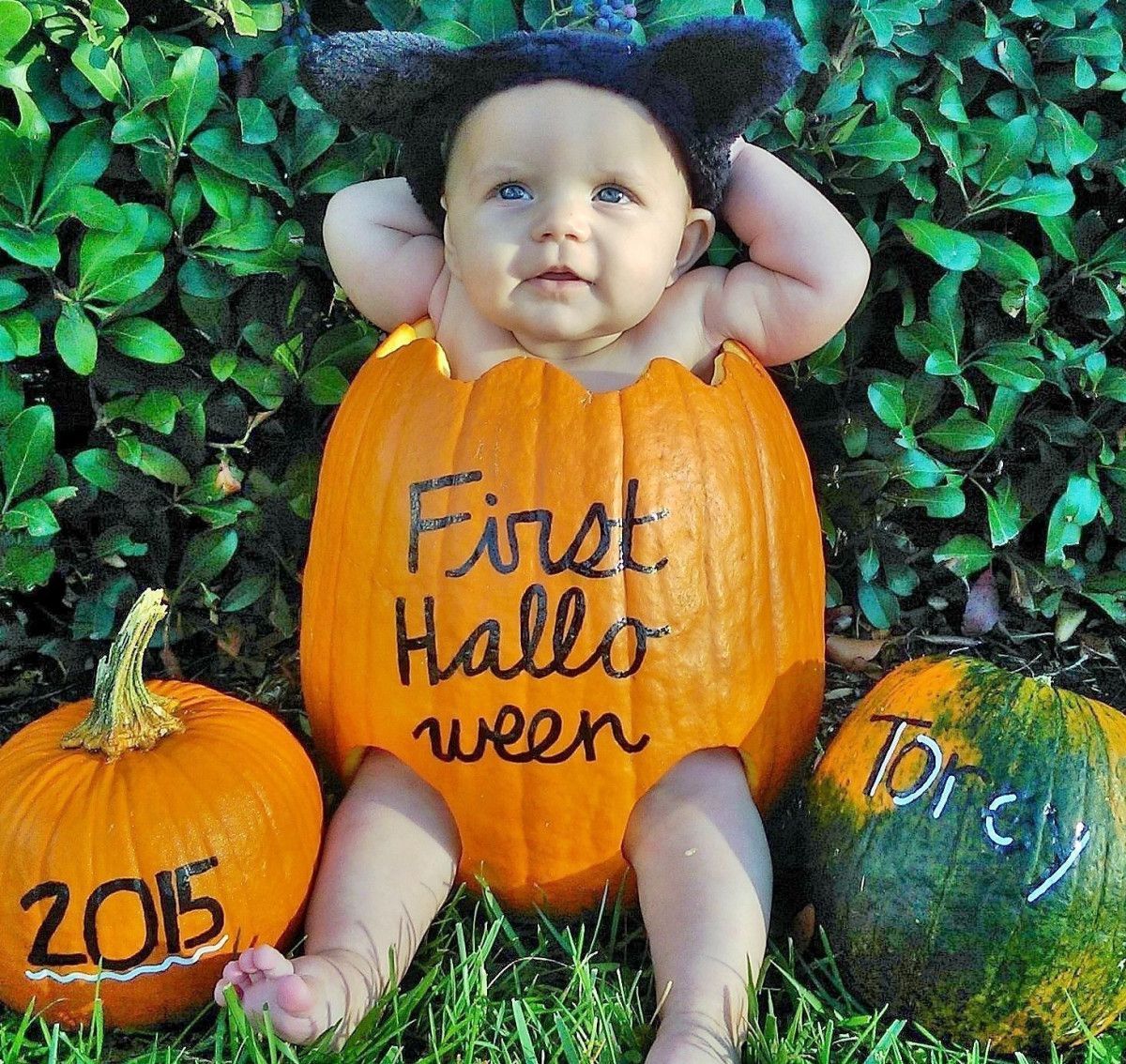 Cute DIY baby in a pumpkin for baby’s first Halloween!