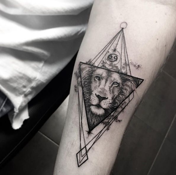 Geometric+lion+tattoo+by+Sara+Reichardt