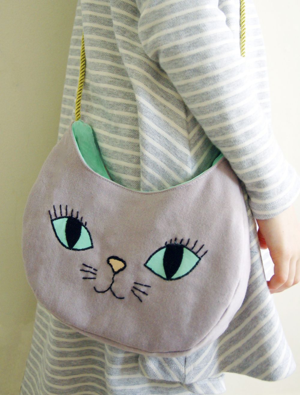 grey cat bag