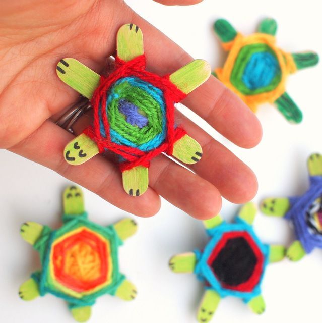 How to make popsicle turtles using three sticks and God’s Eye Weaving Pattern