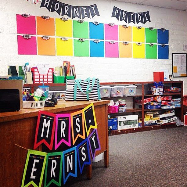 I love the clipboards on the wall in bright colors!!!!!